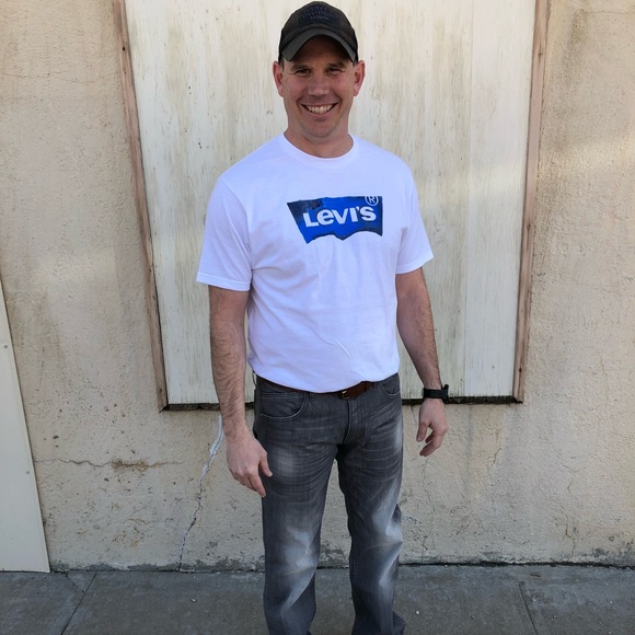 mens white levi t shirt